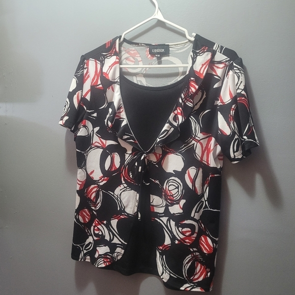 Lindor Black, White and Red Circle Patterned Short Sleeve Top M - Picture 2 of 6